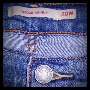 Levi's distressed Wedgies
